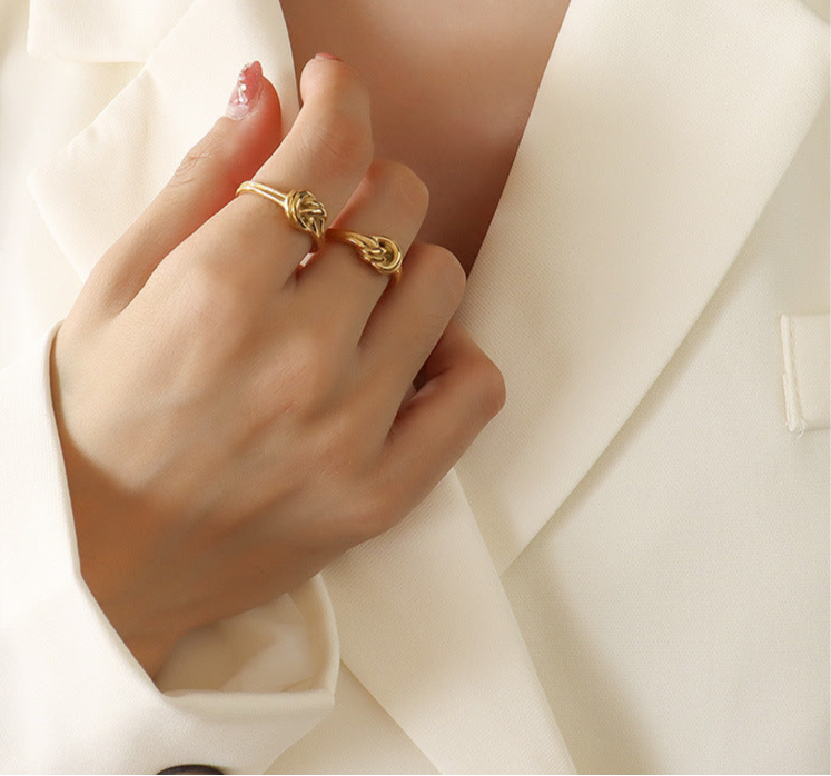 GOLDEN KNOT RING