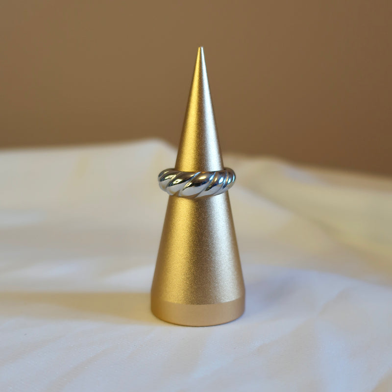 CROISSANT RING