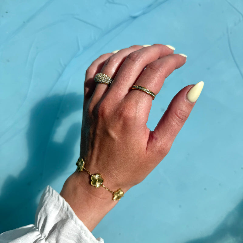CLOVER CHIC ARMBAND
