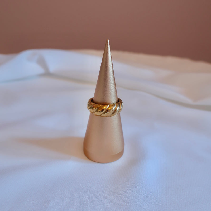 CROISSANT RING