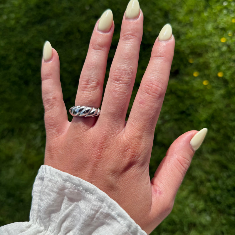 CROISSANT RING