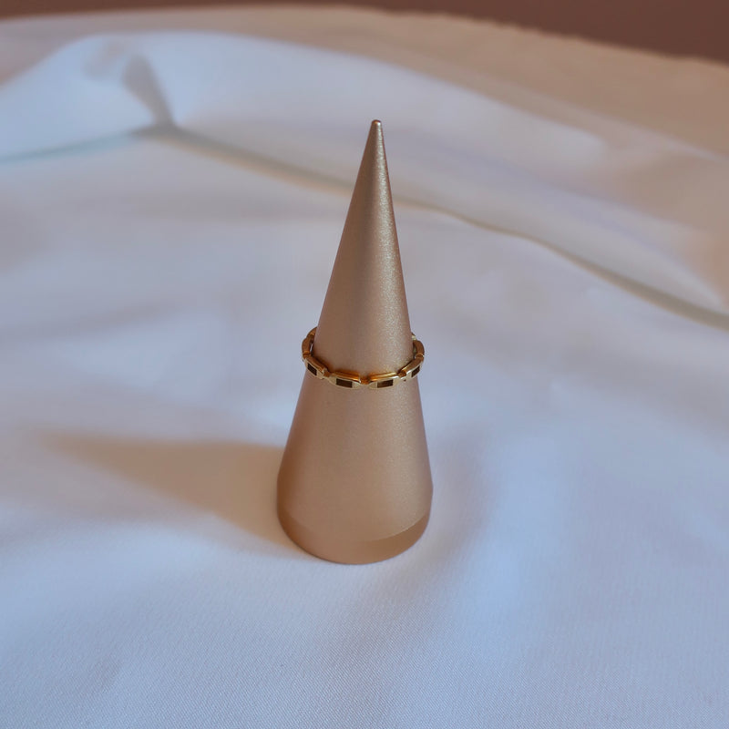 GOLDEN CHAIN RING