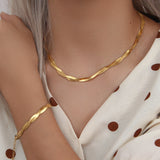 TWISTED SNAKE ARMBAND