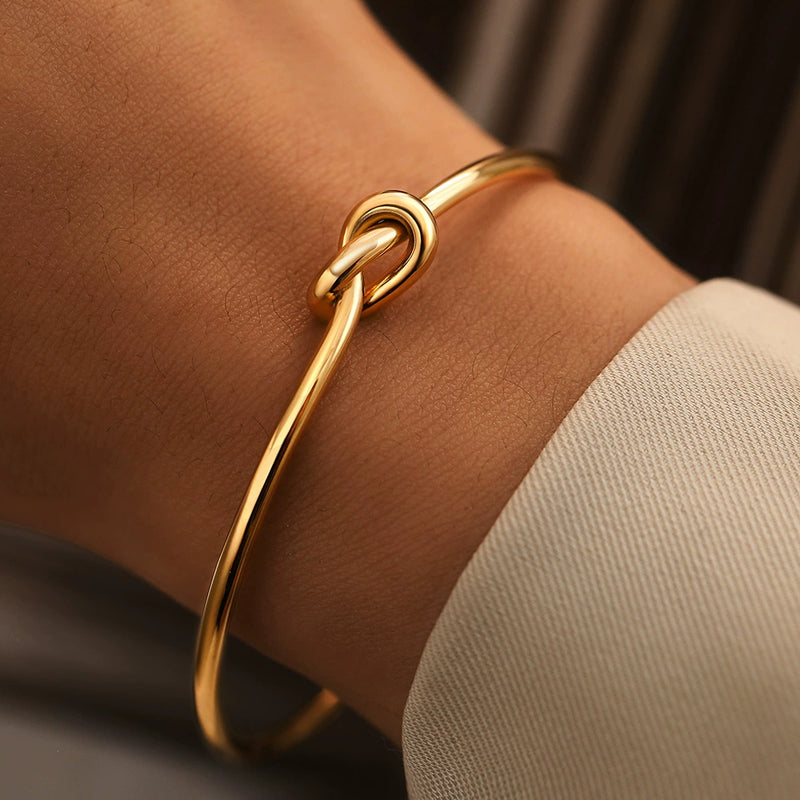 SINGLE KNOT ARMBAND