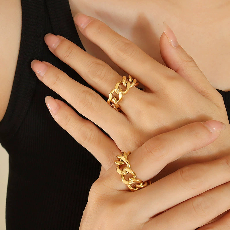 GOLDEN CHAIN RING